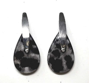 SILVER ANIMAL PRINT ACRYLIC EARRINGS ( 10084 RLE )