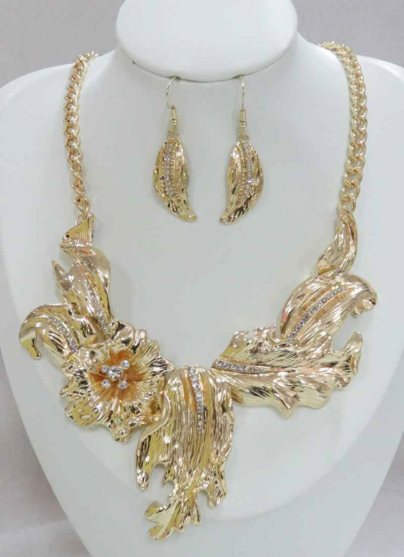 GOLD NECKLACE SET LEAVES CLEAR STONES ( 4100 G )