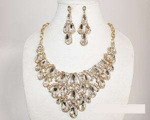 GOLD NECKLACE SET CLEAR STONES