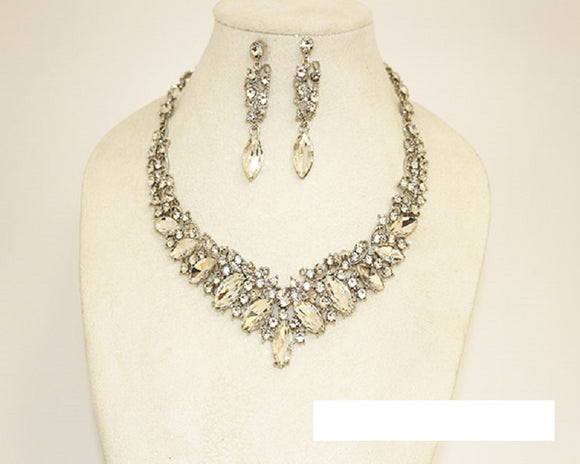 SILVER NECKLACE SET CLEAR STONES ( 1046 SCRY )
