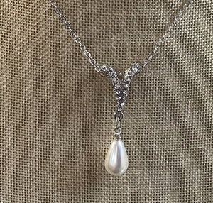 Rhodium Plated CLEAR Rhinestone WHITE PEARL Charm Necklace ( 12703 )