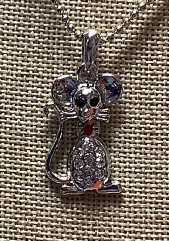 RHODIUM PLATED CLEAR RHINESTONE MOUSE CHARM NECKLACE ( 13224 )