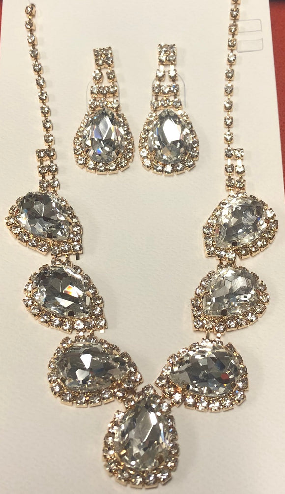 GOLD NECKLACE SET CLEAR STONES