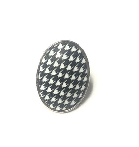 SILVER OVAL RING HOUNDSTOOTH ( HD 43956 )