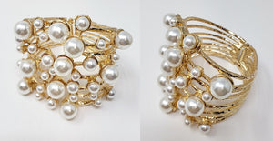 LARGE GOLD BANGLE WHITE PEARLS ( 10038 )