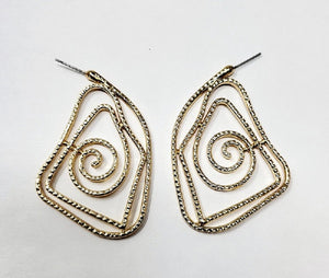 GOLD METAL EARRINGS ( 10168 G )