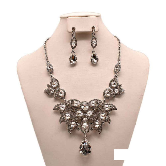 SILVER METAL NECKLACE SET CLEAR STONES ( 11651 RCL )