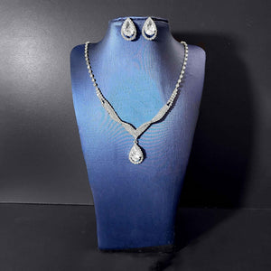 SILVER NECKLACE SET CLEAR STONES ( 0004 S )