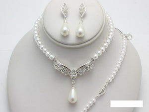 WHITE PEARL SILVER NECKLACE SET CLEAR STONES ( 15790 S )