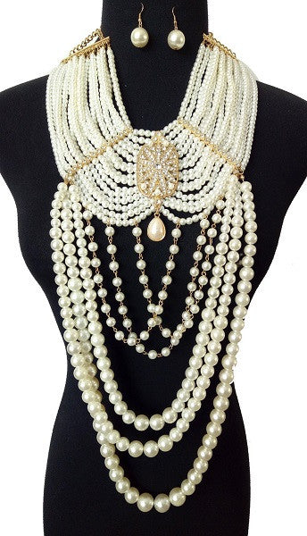 Dramatic Cream Pearl Necklace with Large Pendant and Dangling Earrings ( 0056 )