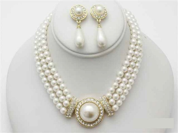 3 Line Cream Pearl Necklace Set with Round Pendant ( 13733 GDCRM )