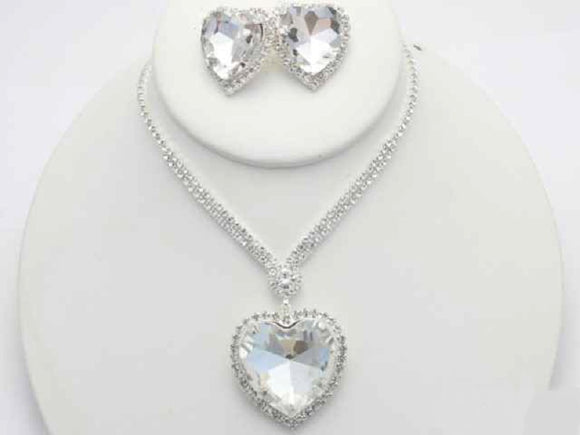 Silver Clear Stone Heart Shape Trimmed Pendant Necklace with Matching Stud Earrings ( 18369 )